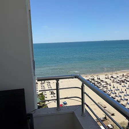 Apartment Beachfront Bliss *