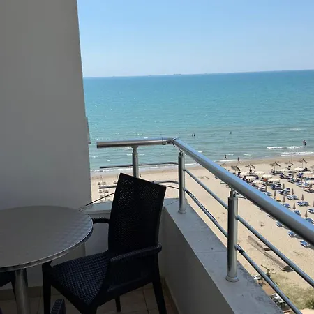 Beachfront Bliss Apartment *