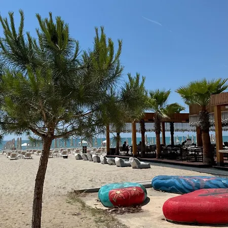 Beachfront Bliss Apartment Durrës